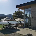 Nyaraló Vöröstölgy Esztergom