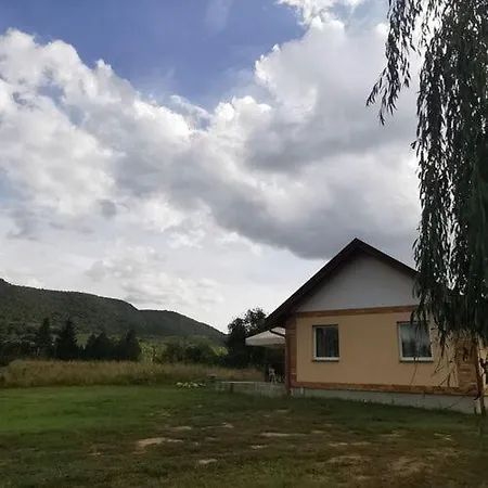 Nyaraló Voeroestoelgy Vendeghaz *