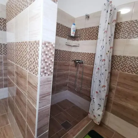 Voeroestoelgy Vendeghaz Holiday home Esztergom