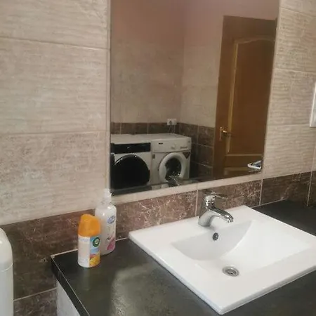 Voeroestoelgy Vendeghaz Esztergom