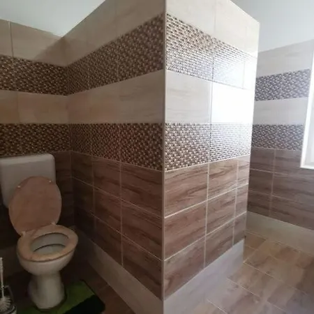 Voeroestoelgy Vendeghaz Esztergom