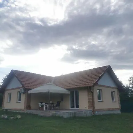 Holiday home Voeroestoelgy Vendeghaz Esztergom